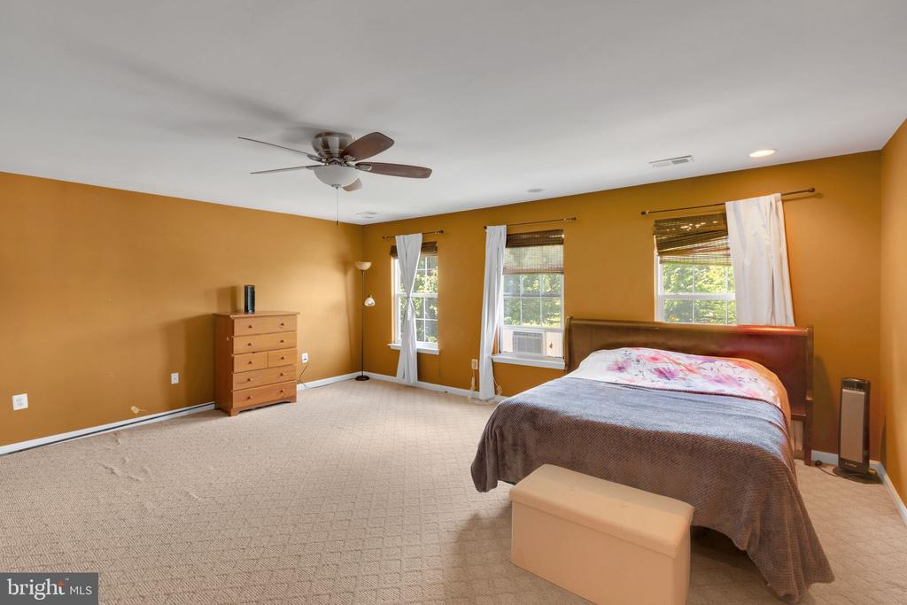 937 LAKEWOOD CIR, CULPEPER, Virginia 22701, 4 Bedrooms Bedrooms, ,2 BathroomsBathrooms,Residential,937 LAKEWOOD CIR,VACU2010898 MLS # VACU2010898