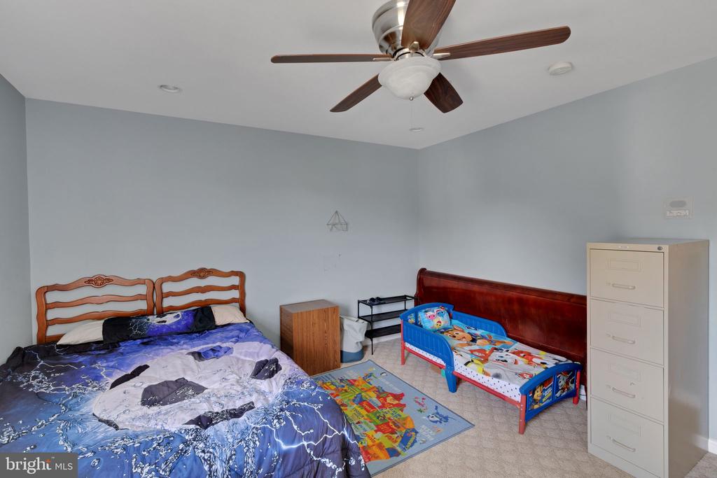 937 LAKEWOOD CIR, CULPEPER, Virginia 22701, 4 Bedrooms Bedrooms, ,2 BathroomsBathrooms,Residential,937 LAKEWOOD CIR,VACU2010898 MLS # VACU2010898