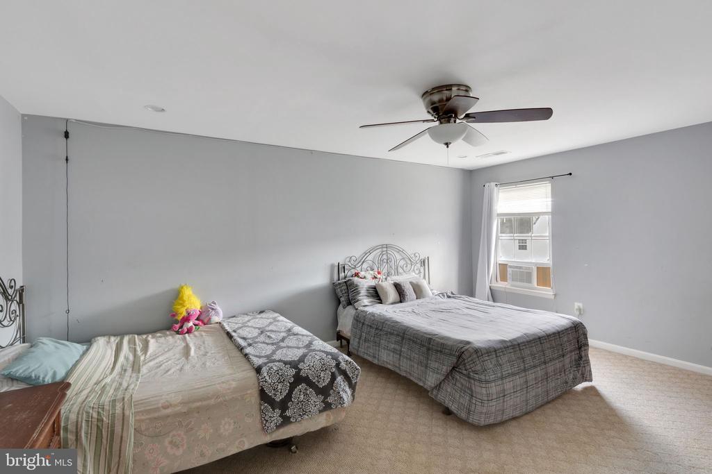 937 LAKEWOOD CIR, CULPEPER, Virginia 22701, 4 Bedrooms Bedrooms, ,2 BathroomsBathrooms,Residential,937 LAKEWOOD CIR,VACU2010898 MLS # VACU2010898