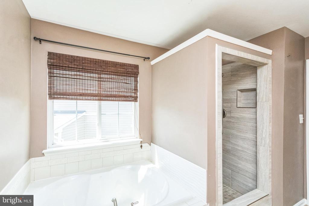 937 LAKEWOOD CIR, CULPEPER, Virginia 22701, 4 Bedrooms Bedrooms, ,2 BathroomsBathrooms,Residential,937 LAKEWOOD CIR,VACU2010898 MLS # VACU2010898
