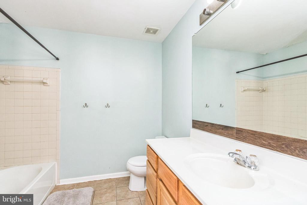 937 LAKEWOOD CIR, CULPEPER, Virginia 22701, 4 Bedrooms Bedrooms, ,2 BathroomsBathrooms,Residential,937 LAKEWOOD CIR,VACU2010898 MLS # VACU2010898