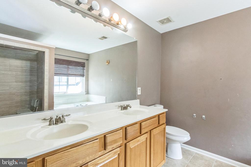 937 LAKEWOOD CIR, CULPEPER, Virginia 22701, 4 Bedrooms Bedrooms, ,2 BathroomsBathrooms,Residential,937 LAKEWOOD CIR,VACU2010898 MLS # VACU2010898