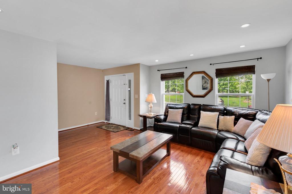 937 LAKEWOOD CIR, CULPEPER, Virginia 22701, 4 Bedrooms Bedrooms, ,2 BathroomsBathrooms,Residential,937 LAKEWOOD CIR,VACU2010898 MLS # VACU2010898