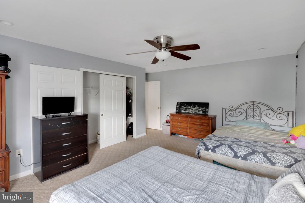 937 LAKEWOOD CIR, CULPEPER, Virginia 22701, 4 Bedrooms Bedrooms, ,2 BathroomsBathrooms,Residential,937 LAKEWOOD CIR,VACU2010898 MLS # VACU2010898