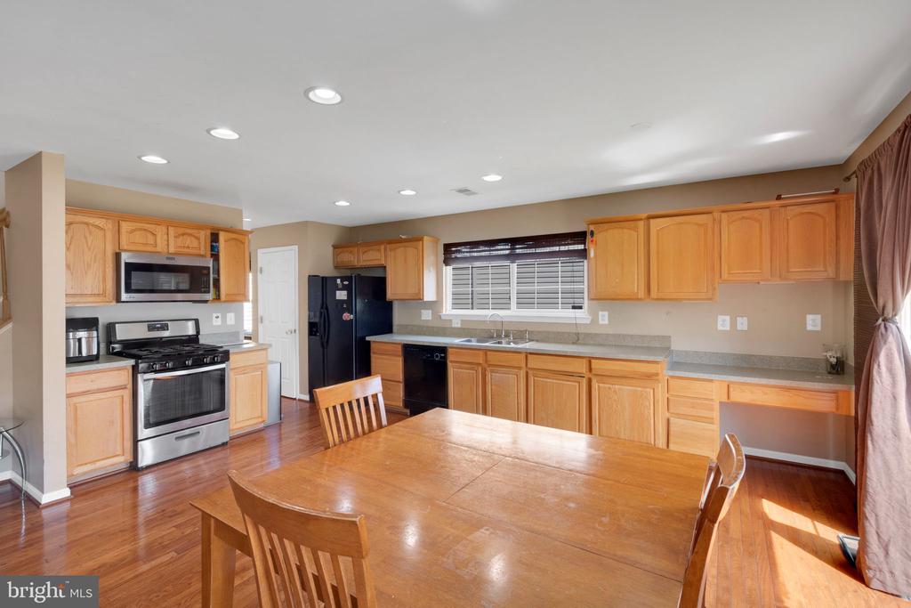 937 LAKEWOOD CIR, CULPEPER, Virginia 22701, 4 Bedrooms Bedrooms, ,2 BathroomsBathrooms,Residential,937 LAKEWOOD CIR,VACU2010898 MLS # VACU2010898