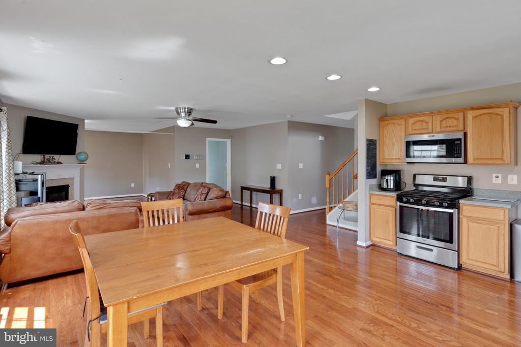 937 LAKEWOOD CIR, CULPEPER, Virginia 22701, 4 Bedrooms Bedrooms, ,2 BathroomsBathrooms,Residential,937 LAKEWOOD CIR,VACU2010898 MLS # VACU2010898
