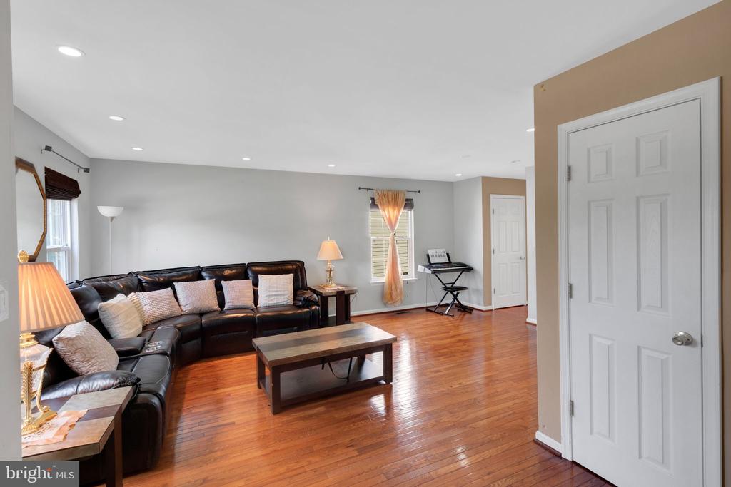 937 LAKEWOOD CIR, CULPEPER, Virginia 22701, 4 Bedrooms Bedrooms, ,2 BathroomsBathrooms,Residential,937 LAKEWOOD CIR,VACU2010898 MLS # VACU2010898