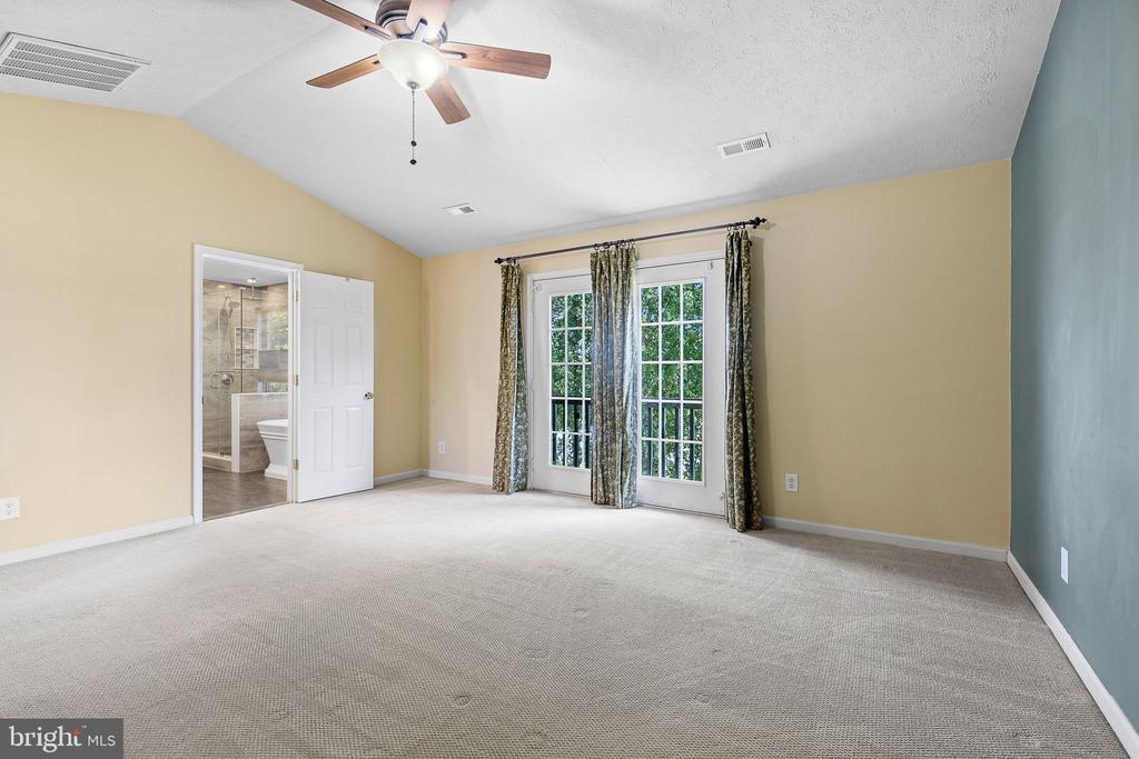 2703 SCHUMANN ST, FREDERICKSBURG, Virginia 22408, 5 Bedrooms Bedrooms, ,3 BathroomsBathrooms,Residential,2703 SCHUMANN ST,VASP2034230 MLS # VASP2034230