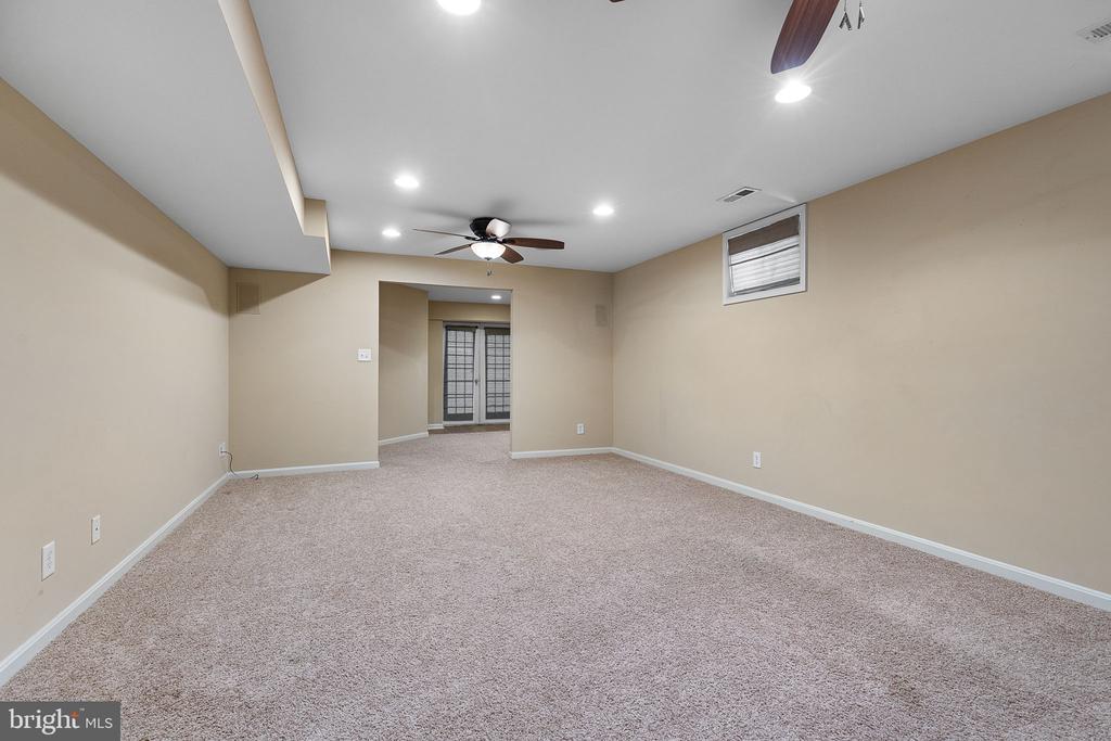 2703 SCHUMANN ST, FREDERICKSBURG, Virginia 22408, 5 Bedrooms Bedrooms, ,3 BathroomsBathrooms,Residential,2703 SCHUMANN ST,VASP2034230 MLS # VASP2034230