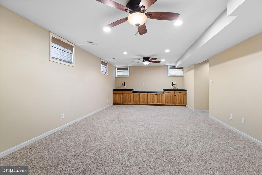 2703 SCHUMANN ST, FREDERICKSBURG, Virginia 22408, 5 Bedrooms Bedrooms, ,3 BathroomsBathrooms,Residential,2703 SCHUMANN ST,VASP2034230 MLS # VASP2034230