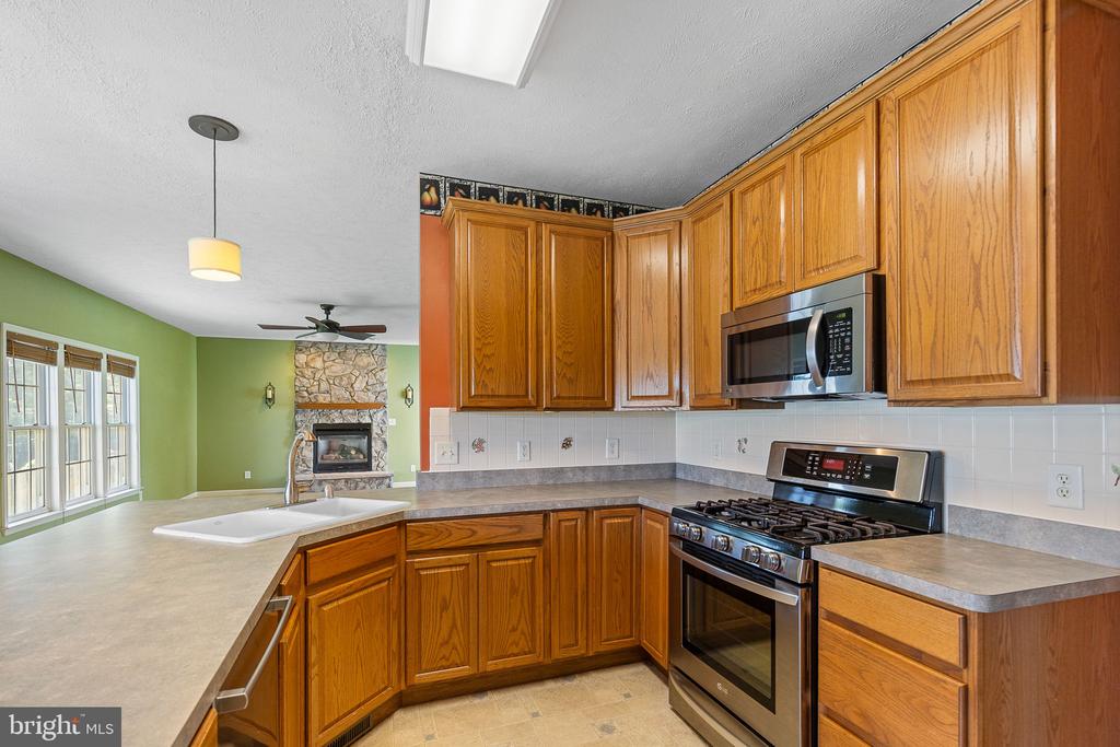 2703 SCHUMANN ST, FREDERICKSBURG, Virginia 22408, 5 Bedrooms Bedrooms, ,3 BathroomsBathrooms,Residential,2703 SCHUMANN ST,VASP2034230 MLS # VASP2034230