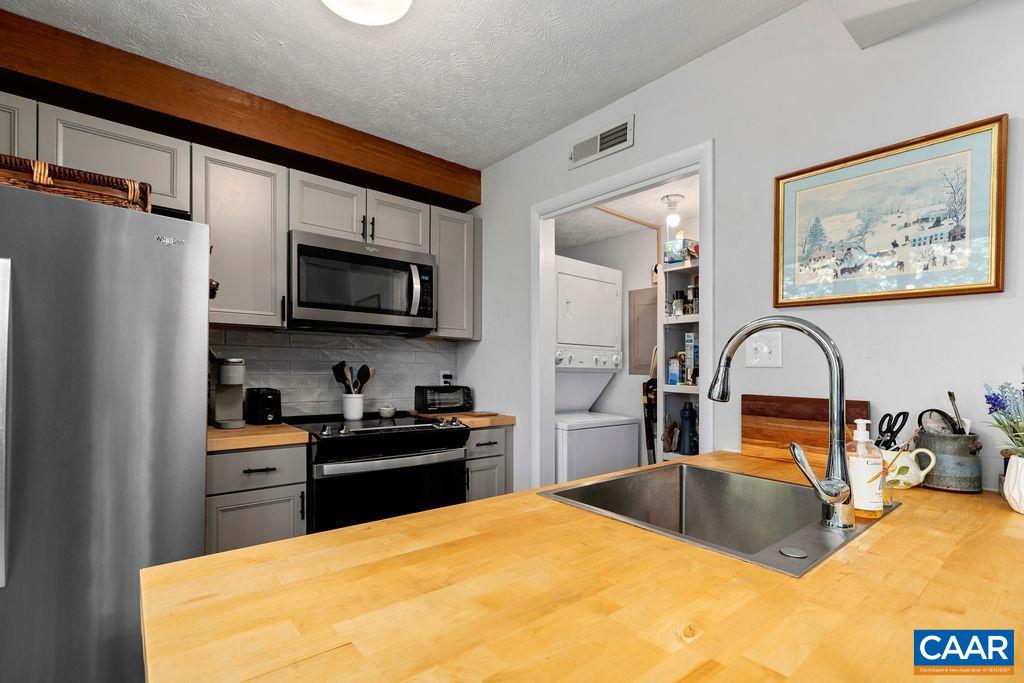 803 LAURELWOOD CONDOS, WINTERGREEN RESORT, Virginia 22967, 2 Bedrooms Bedrooms, ,2 BathroomsBathrooms,Residential,803 LAURELWOOD CONDOS,666168 MLS # 666168