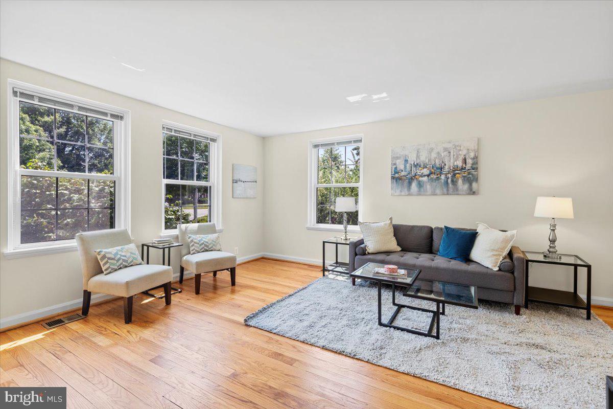 4519 34TH ST S, ARLINGTON, Virginia 22206, 2 Bedrooms Bedrooms, ,3 BathroomsBathrooms,Residential,For sale,4519 34TH ST S,VAAR2059020 MLS # VAAR2059020