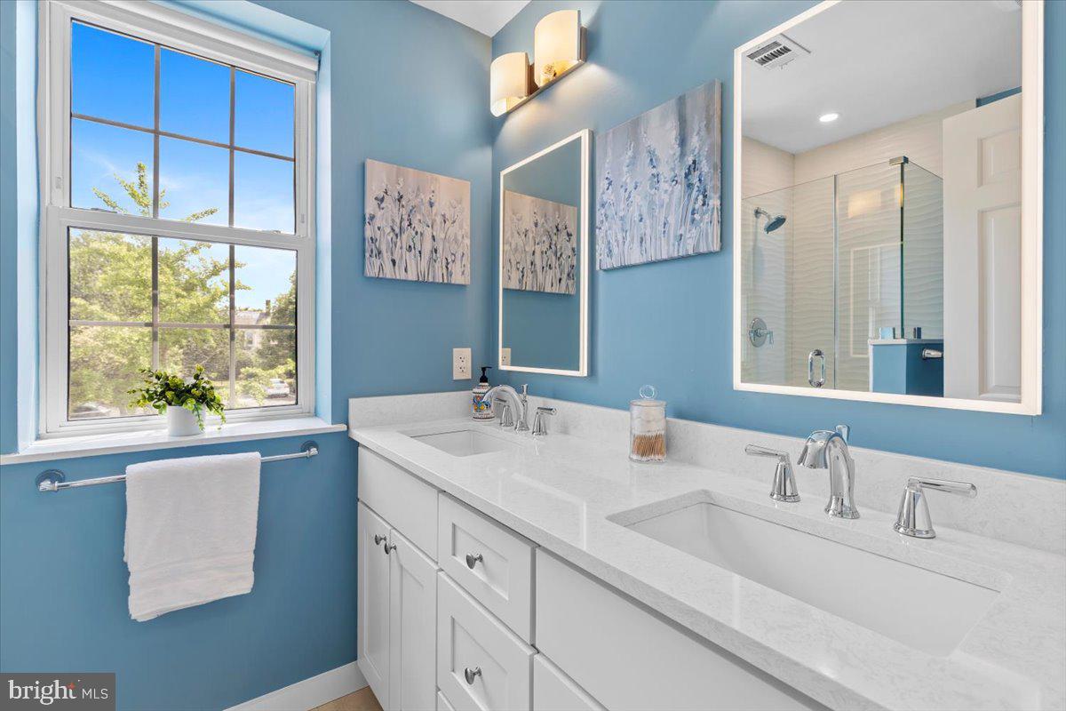 4519 34TH ST S, ARLINGTON, Virginia 22206, 2 Bedrooms Bedrooms, ,3 BathroomsBathrooms,Residential,For sale,4519 34TH ST S,VAAR2059020 MLS # VAAR2059020