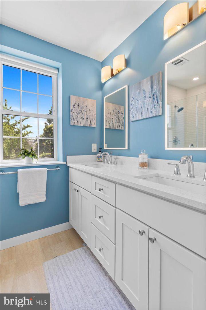 4519 34TH ST S, ARLINGTON, Virginia 22206, 2 Bedrooms Bedrooms, ,3 BathroomsBathrooms,Residential,For sale,4519 34TH ST S,VAAR2059020 MLS # VAAR2059020