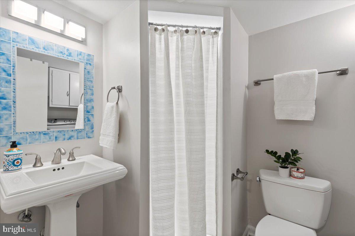 4519 34TH ST S, ARLINGTON, Virginia 22206, 2 Bedrooms Bedrooms, ,3 BathroomsBathrooms,Residential,For sale,4519 34TH ST S,VAAR2059020 MLS # VAAR2059020