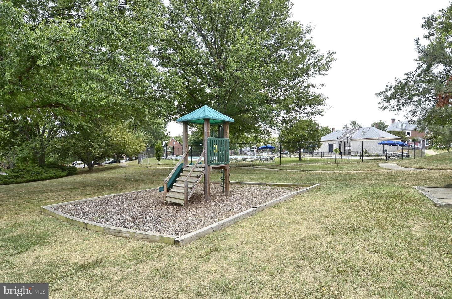 4519 34TH ST S, ARLINGTON, Virginia 22206, 2 Bedrooms Bedrooms, ,3 BathroomsBathrooms,Residential,For sale,4519 34TH ST S,VAAR2059020 MLS # VAAR2059020