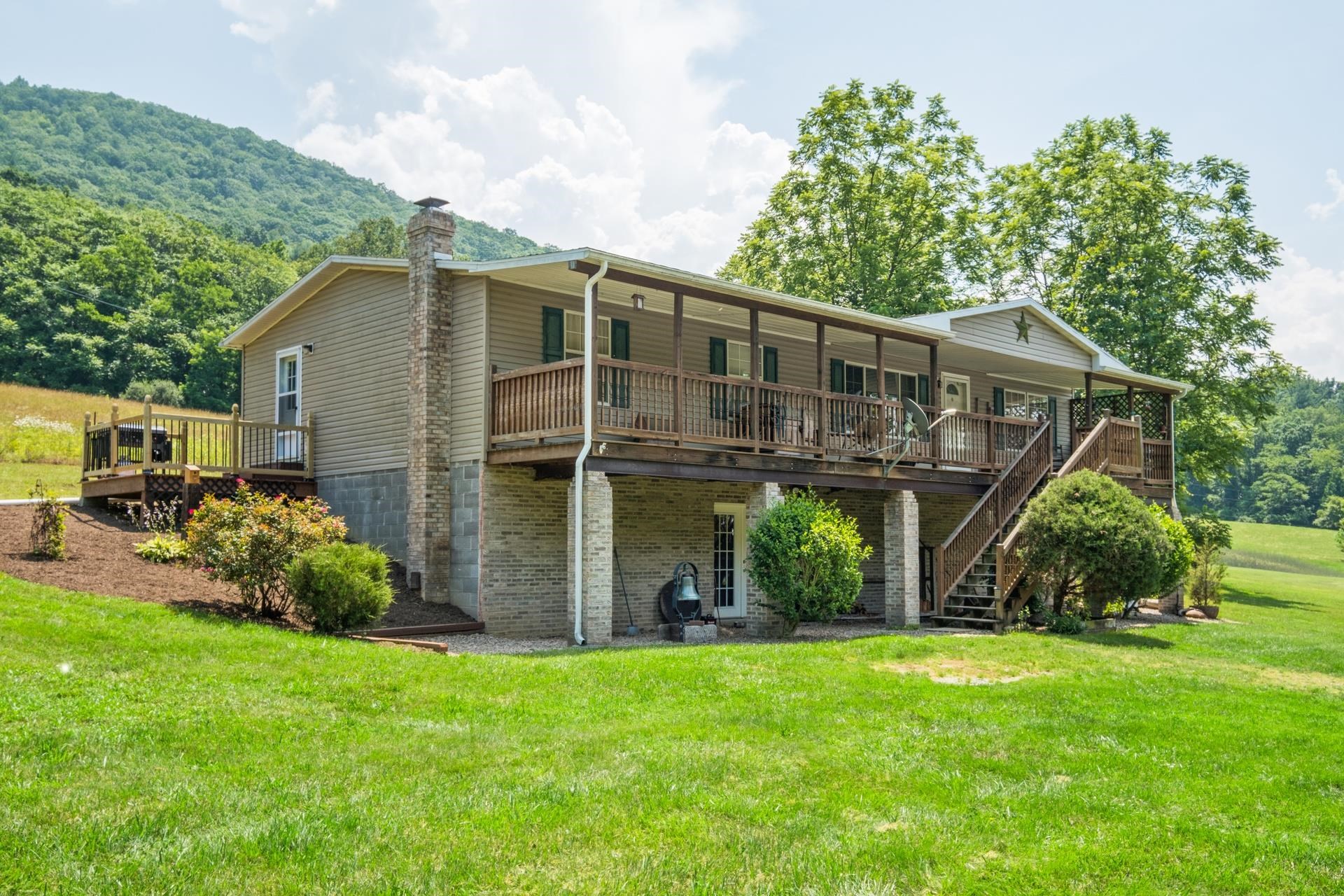 554 HARRIS COVE LN, ELKTON, Virginia 22827, 3 Bedrooms Bedrooms, ,2 BathroomsBathrooms,Residential,554 HARRIS COVE LN,666253 MLS # 666253
