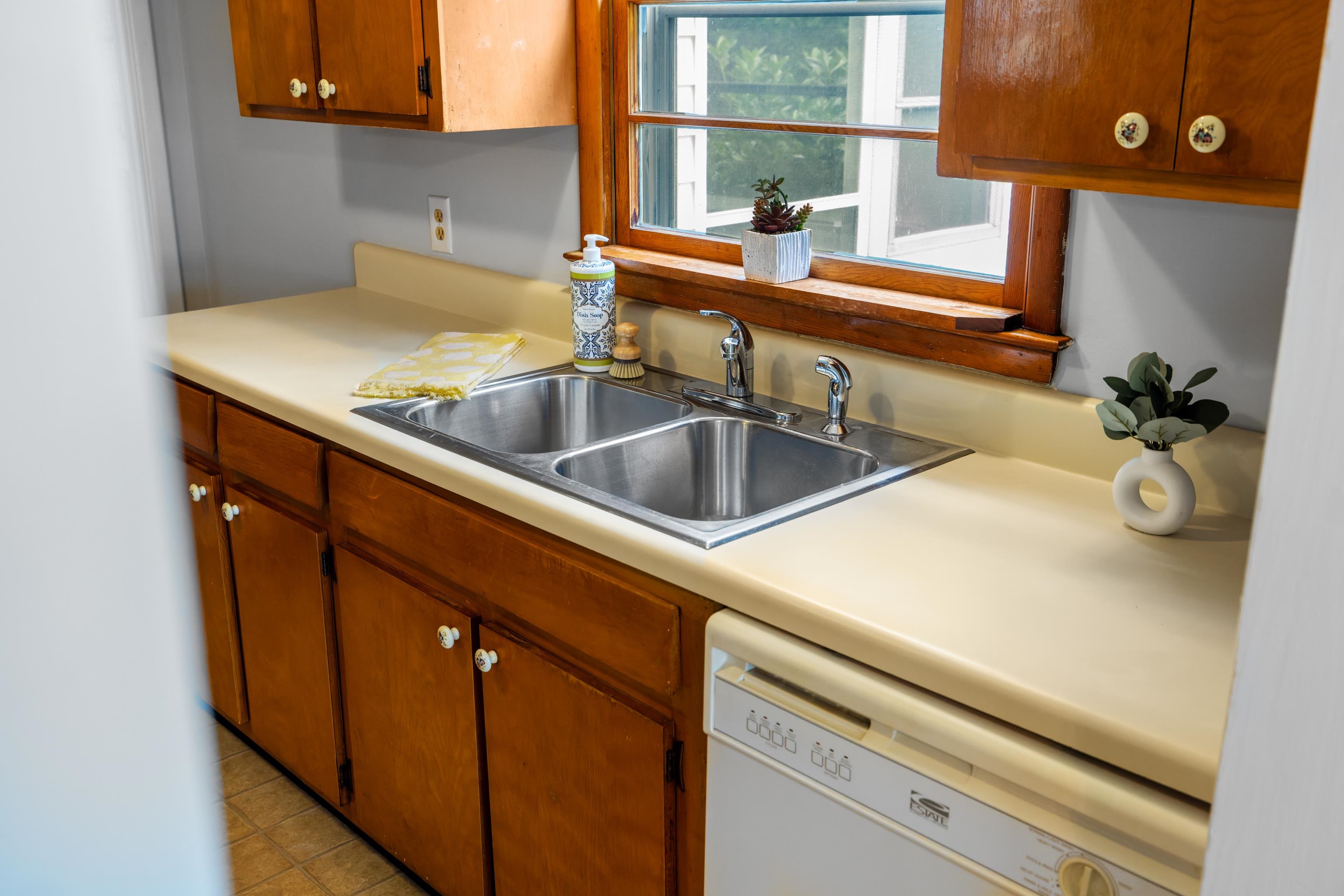 2403 BARE ST, STAUNTON, Virginia 24401, 3 Bedrooms Bedrooms, ,1 BathroomBathrooms,Residential,2403 BARE ST,666255 MLS # 666255