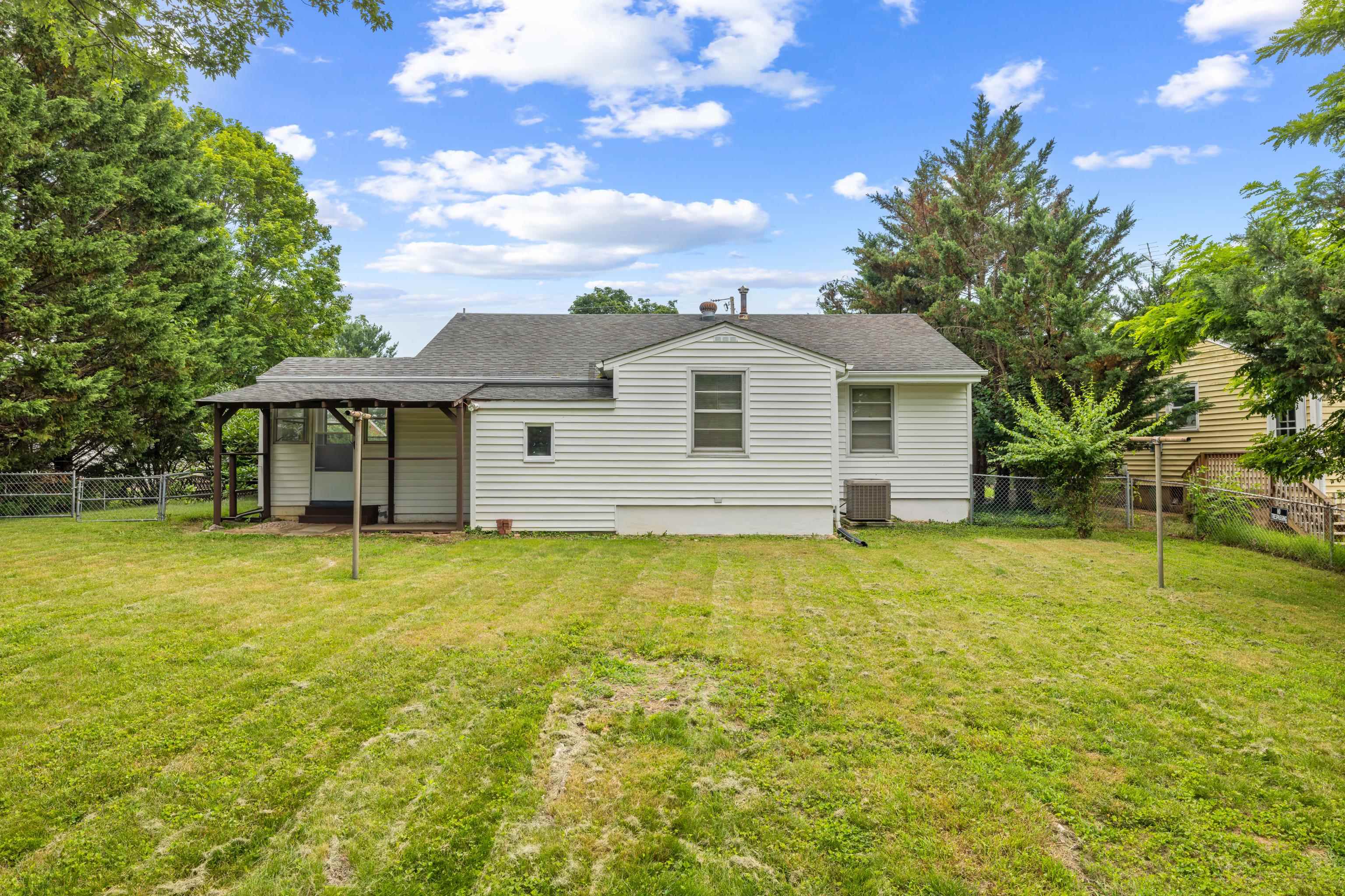 2403 BARE ST, STAUNTON, Virginia 24401, 3 Bedrooms Bedrooms, ,1 BathroomBathrooms,Residential,2403 BARE ST,666255 MLS # 666255