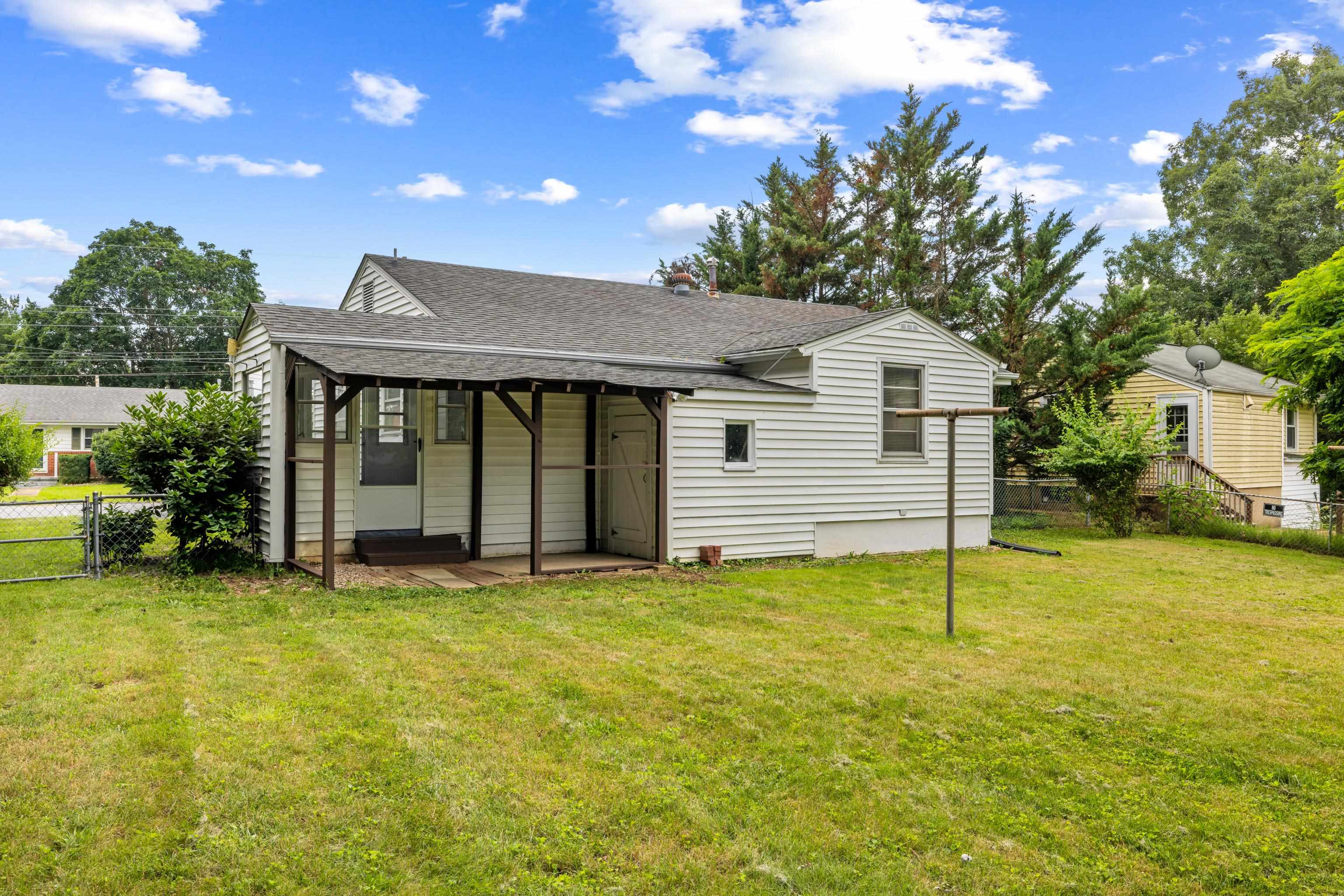 2403 BARE ST, STAUNTON, Virginia 24401, 3 Bedrooms Bedrooms, ,1 BathroomBathrooms,Residential,2403 BARE ST,666255 MLS # 666255