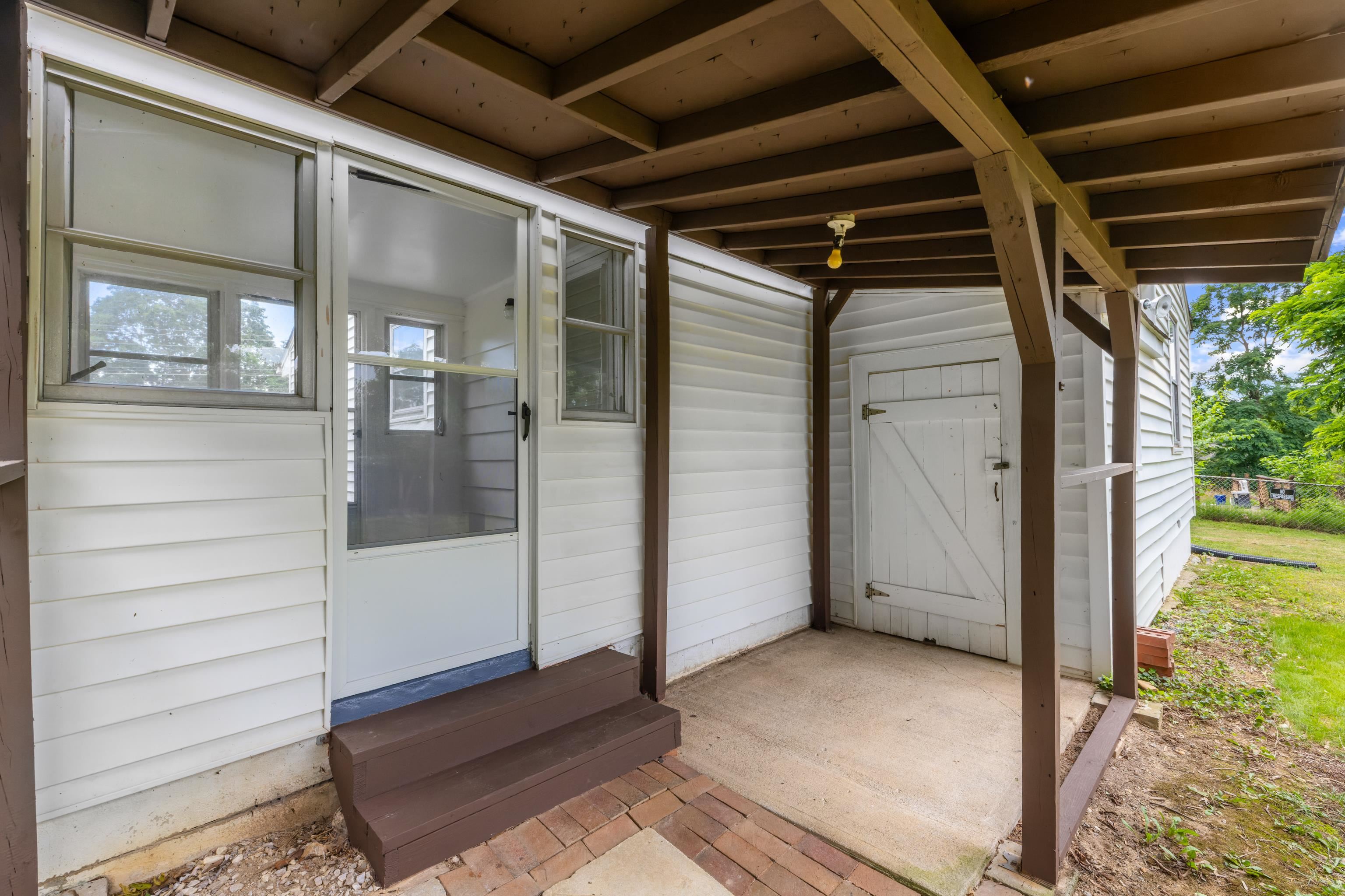 2403 BARE ST, STAUNTON, Virginia 24401, 3 Bedrooms Bedrooms, ,1 BathroomBathrooms,Residential,2403 BARE ST,666255 MLS # 666255