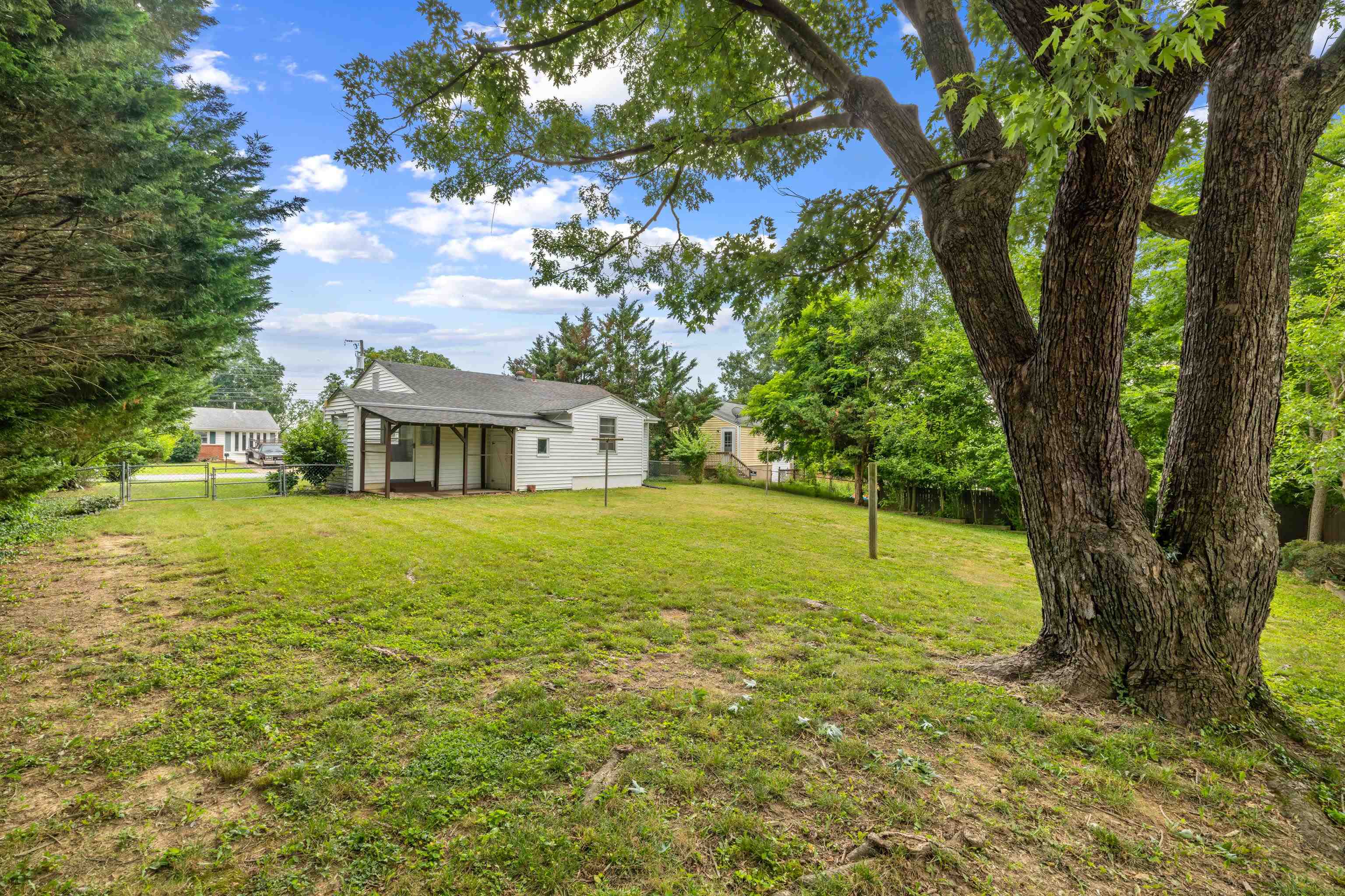 2403 BARE ST, STAUNTON, Virginia 24401, 3 Bedrooms Bedrooms, ,1 BathroomBathrooms,Residential,2403 BARE ST,666255 MLS # 666255