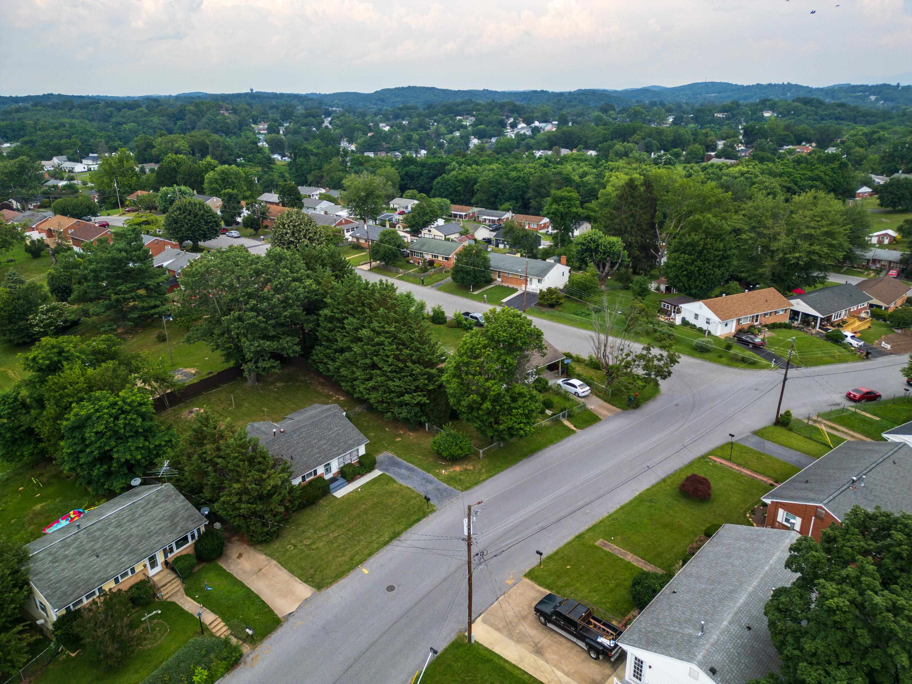 2403 BARE ST, STAUNTON, Virginia 24401, 3 Bedrooms Bedrooms, ,1 BathroomBathrooms,Residential,2403 BARE ST,666255 MLS # 666255
