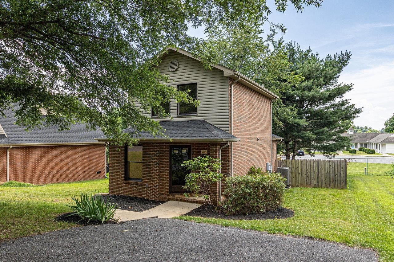 104 RIVER RUN CIR, WAYNESBORO, Virginia 22980, 2 Bedrooms Bedrooms, ,1 BathroomBathrooms,Residential,104 RIVER RUN CIR,666256 MLS # 666256