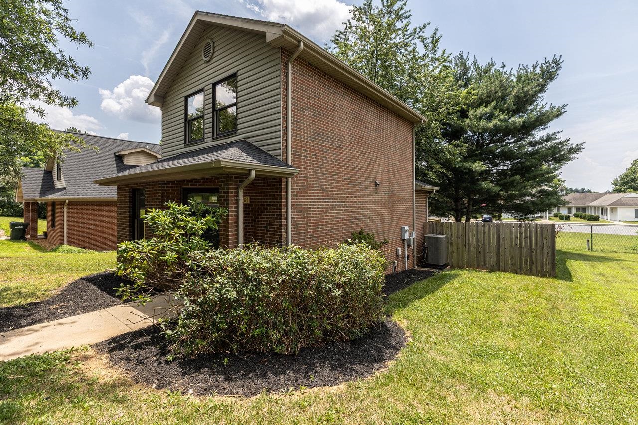 104 RIVER RUN CIR, WAYNESBORO, Virginia 22980, 2 Bedrooms Bedrooms, ,1 BathroomBathrooms,Residential,104 RIVER RUN CIR,666256 MLS # 666256