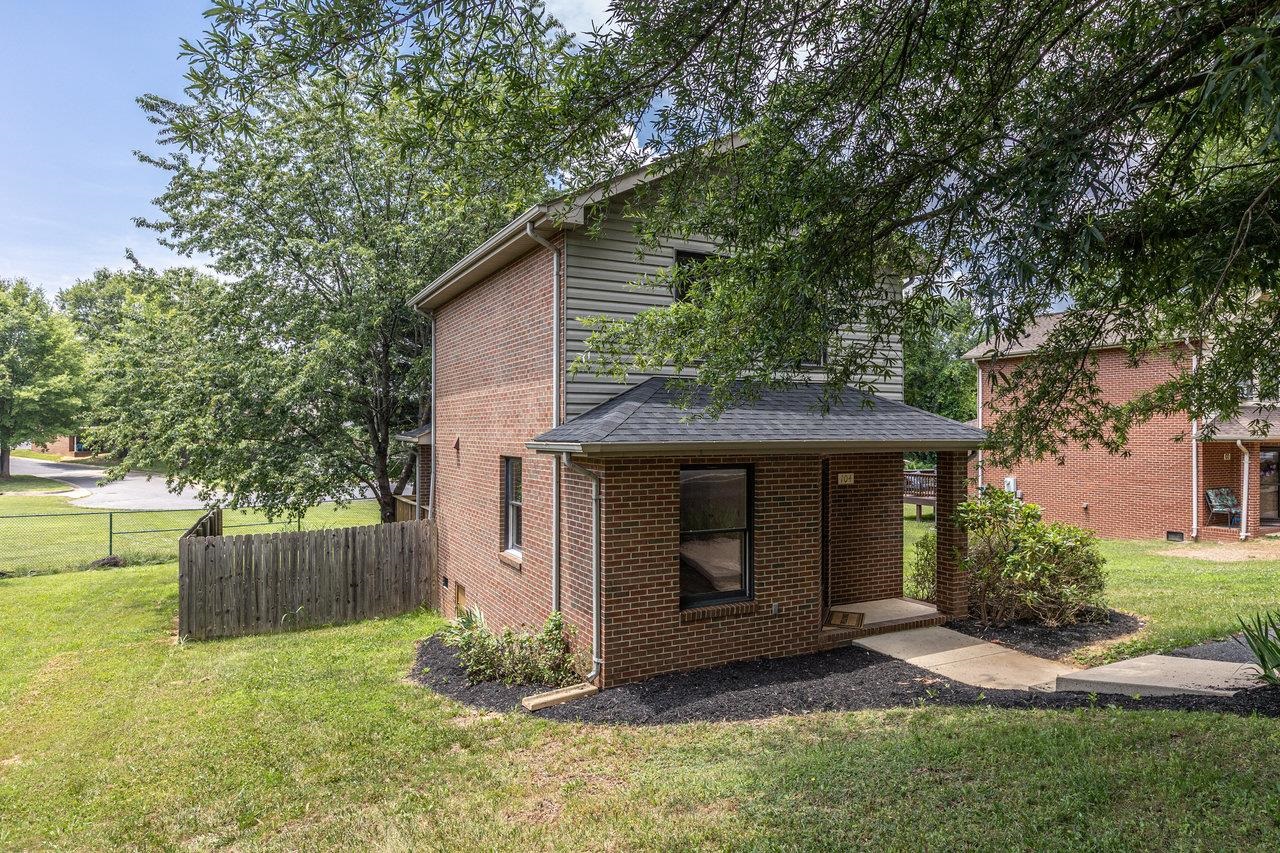 104 RIVER RUN CIR, WAYNESBORO, Virginia 22980, 2 Bedrooms Bedrooms, ,1 BathroomBathrooms,Residential,104 RIVER RUN CIR,666256 MLS # 666256