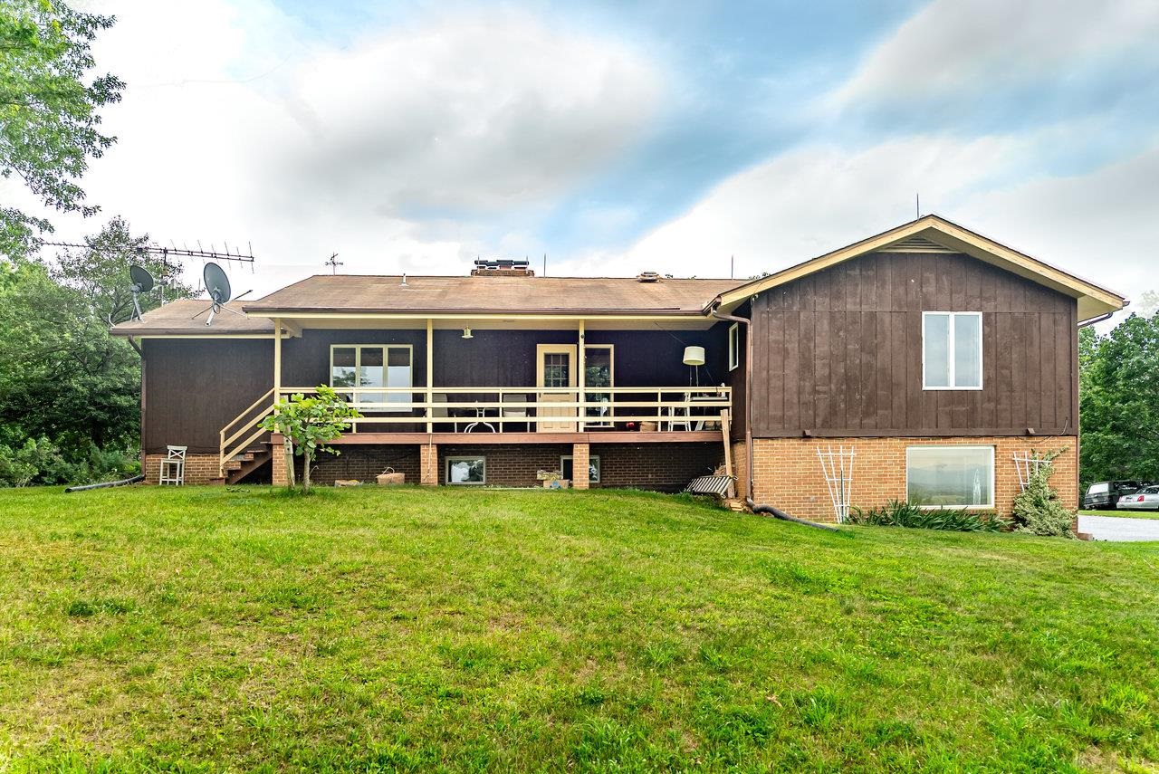 7600 TALL CEDARS LN, BRIDGEWATER, Virginia 22812, 4 Bedrooms Bedrooms, ,3 BathroomsBathrooms,Residential,7600 TALL CEDARS LN,666265 MLS # 666265