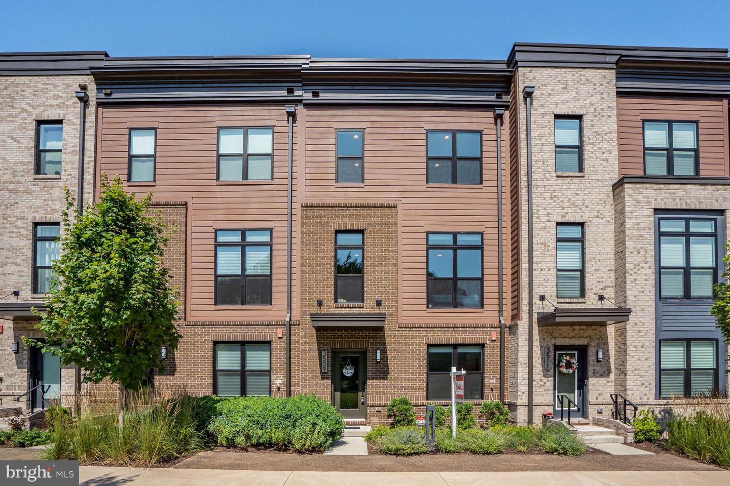 3509 SUTTON HEIGHTS CIR, FAIRFAX, Virginia 22031, 4 Bedrooms Bedrooms, ,3 BathroomsBathrooms,Residential,For sale,3509 SUTTON HEIGHTS CIR,VAFC2006462 MLS # VAFC2006462