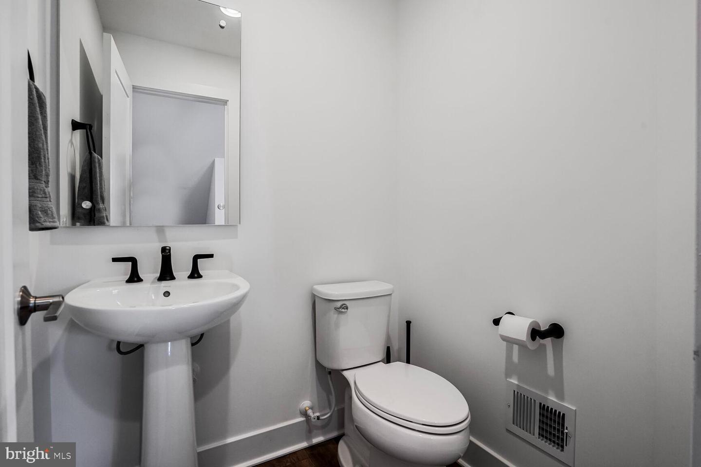 3509 SUTTON HEIGHTS CIR, FAIRFAX, Virginia 22031, 4 Bedrooms Bedrooms, ,3 BathroomsBathrooms,Residential,For sale,3509 SUTTON HEIGHTS CIR,VAFC2006462 MLS # VAFC2006462