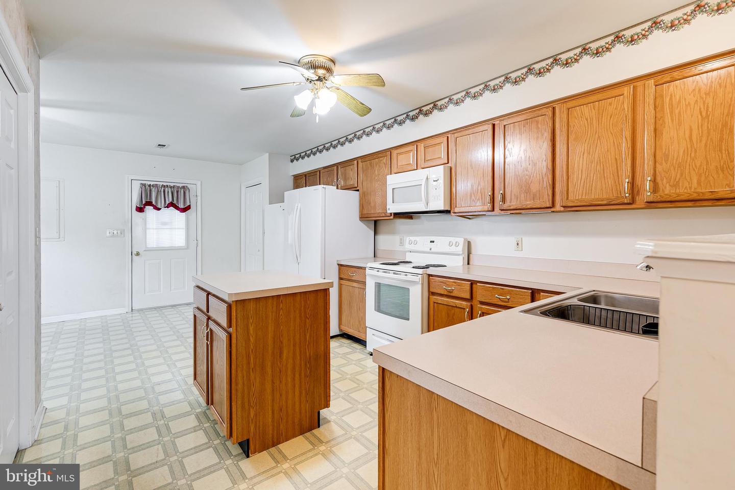 215 MAURY AVE, BOWLING GREEN, Virginia 22427, 2 Bedrooms Bedrooms, ,1 BathroomBathrooms,Residential,For sale,215 MAURY AVE,VACV2008324 MLS # VACV2008324