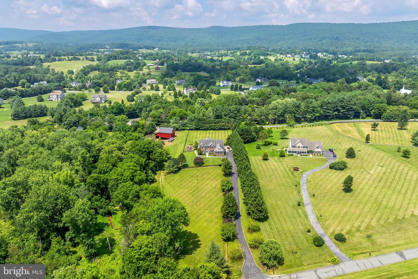 14311 PINOT NOIR LN, HILLSBORO, Virginia 20132, 5 Bedrooms Bedrooms, ,4 BathroomsBathrooms,Residential,For sale,14311 PINOT NOIR LN,VALO2099680 MLS # VALO2099680