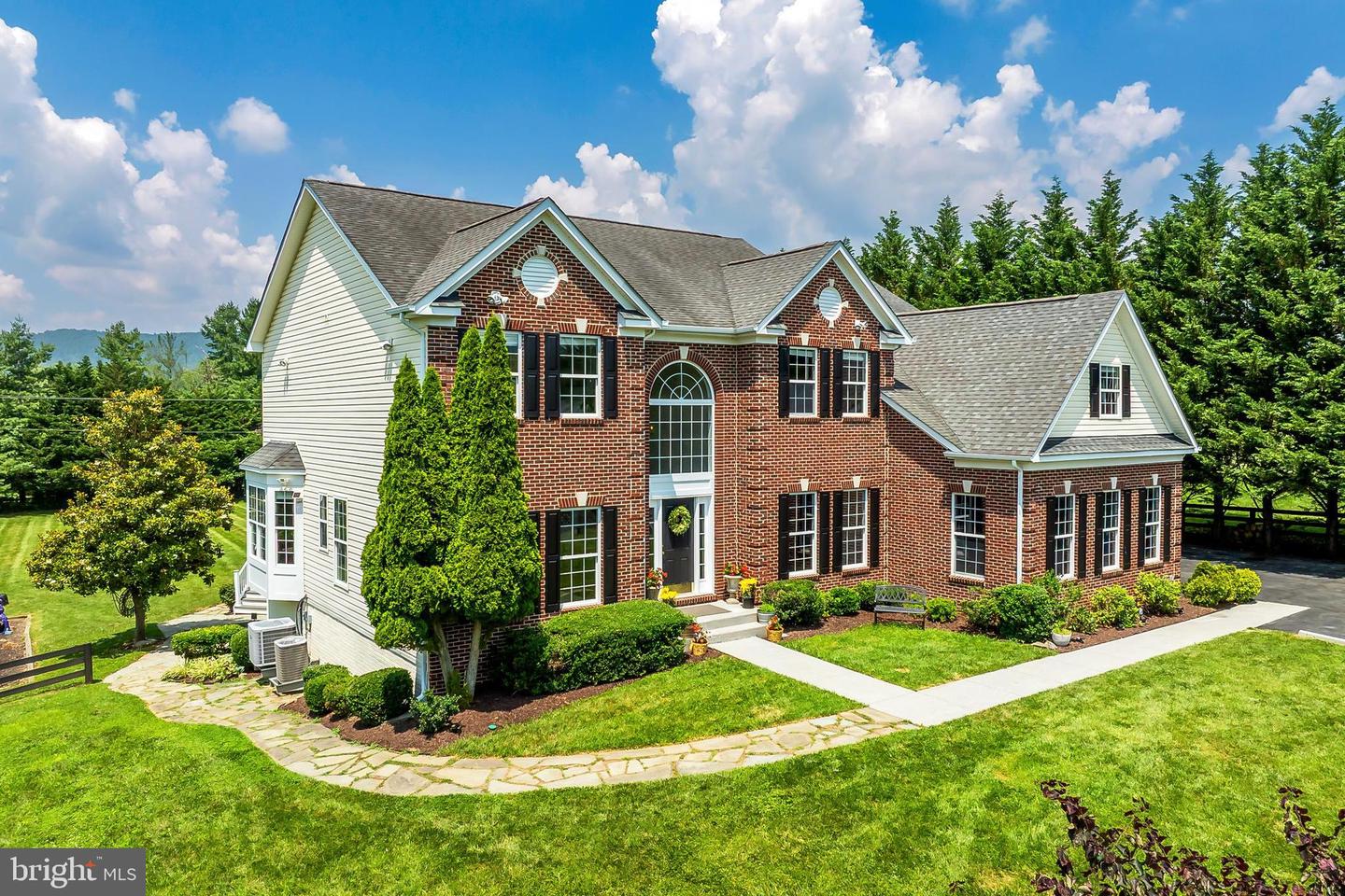 14311 PINOT NOIR LN, HILLSBORO, Virginia 20132, 5 Bedrooms Bedrooms, ,4 BathroomsBathrooms,Residential,For sale,14311 PINOT NOIR LN,VALO2099680 MLS # VALO2099680