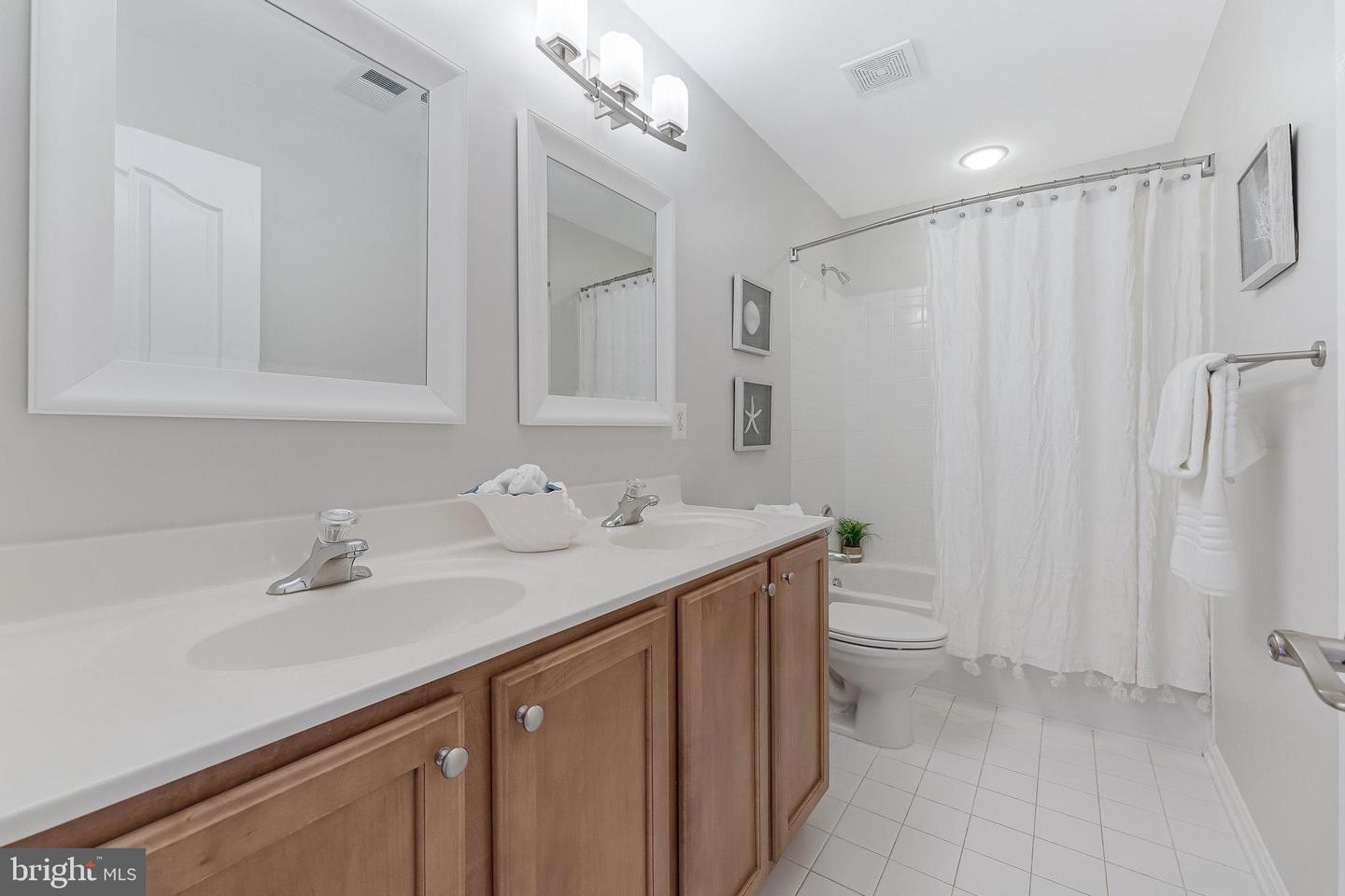 38795 DUTCHMANS KNOLL DR, LOVETTSVILLE, Virginia 20180, 4 Bedrooms Bedrooms, ,4 BathroomsBathrooms,Residential,For sale,38795 DUTCHMANS KNOLL DR,VALO2099688 MLS # VALO2099688