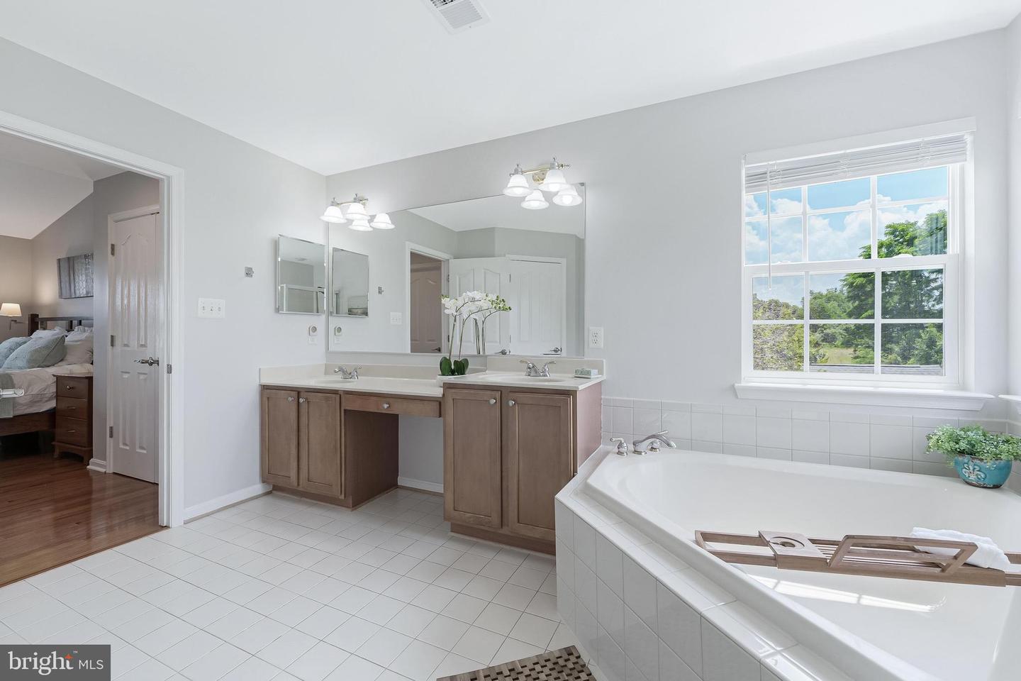 38795 DUTCHMANS KNOLL DR, LOVETTSVILLE, Virginia 20180, 4 Bedrooms Bedrooms, ,4 BathroomsBathrooms,Residential,For sale,38795 DUTCHMANS KNOLL DR,VALO2099688 MLS # VALO2099688