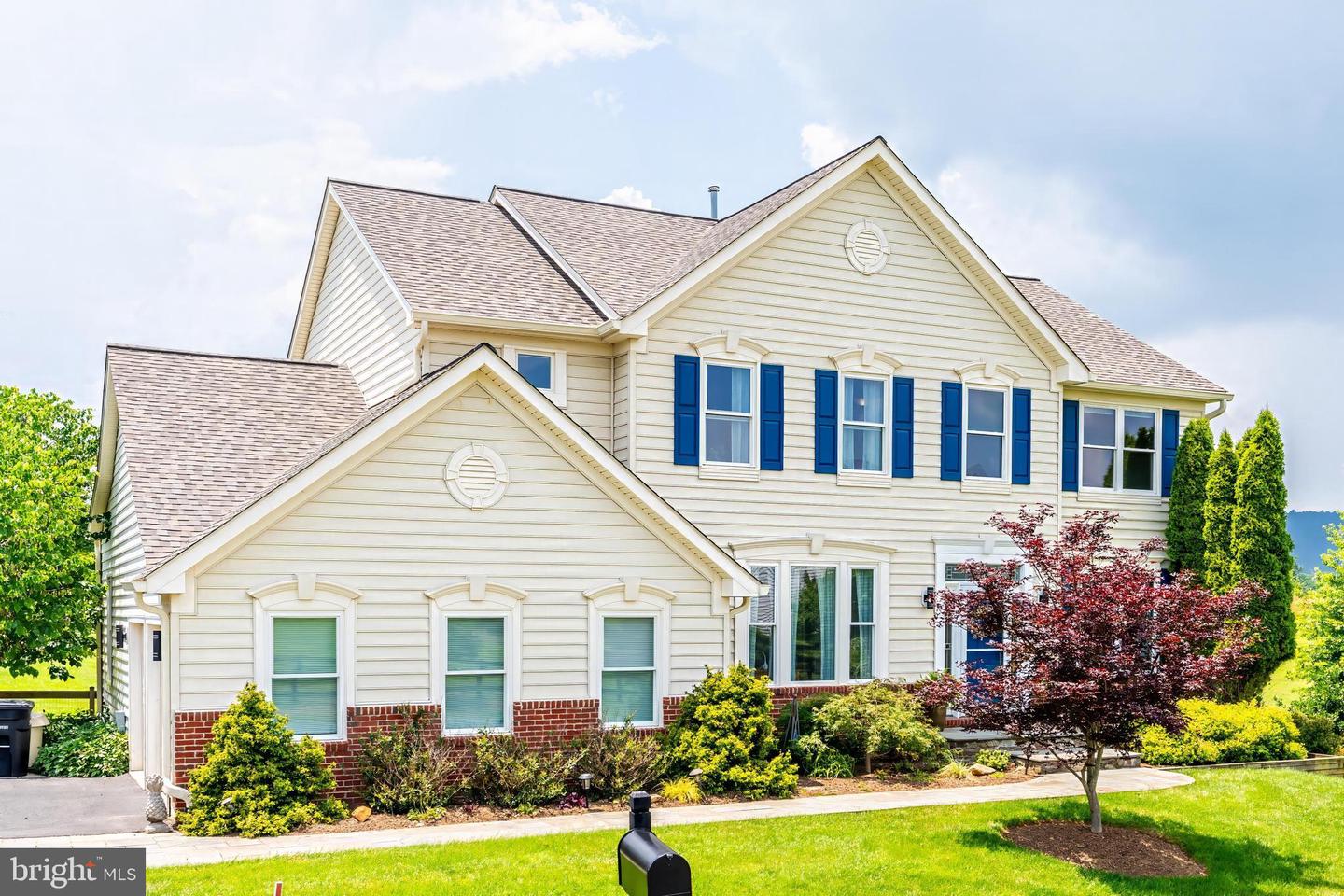 38795 DUTCHMANS KNOLL DR, LOVETTSVILLE, Virginia 20180, 4 Bedrooms Bedrooms, ,4 BathroomsBathrooms,Residential,For sale,38795 DUTCHMANS KNOLL DR,VALO2099688 MLS # VALO2099688