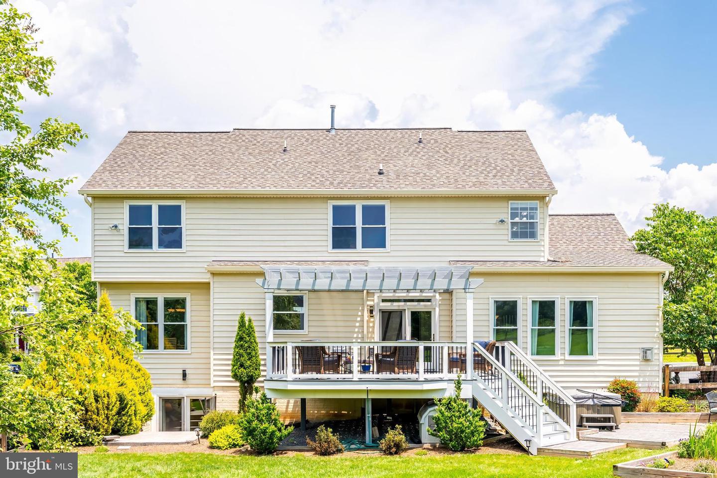 38795 DUTCHMANS KNOLL DR, LOVETTSVILLE, Virginia 20180, 4 Bedrooms Bedrooms, ,4 BathroomsBathrooms,Residential,For sale,38795 DUTCHMANS KNOLL DR,VALO2099688 MLS # VALO2099688