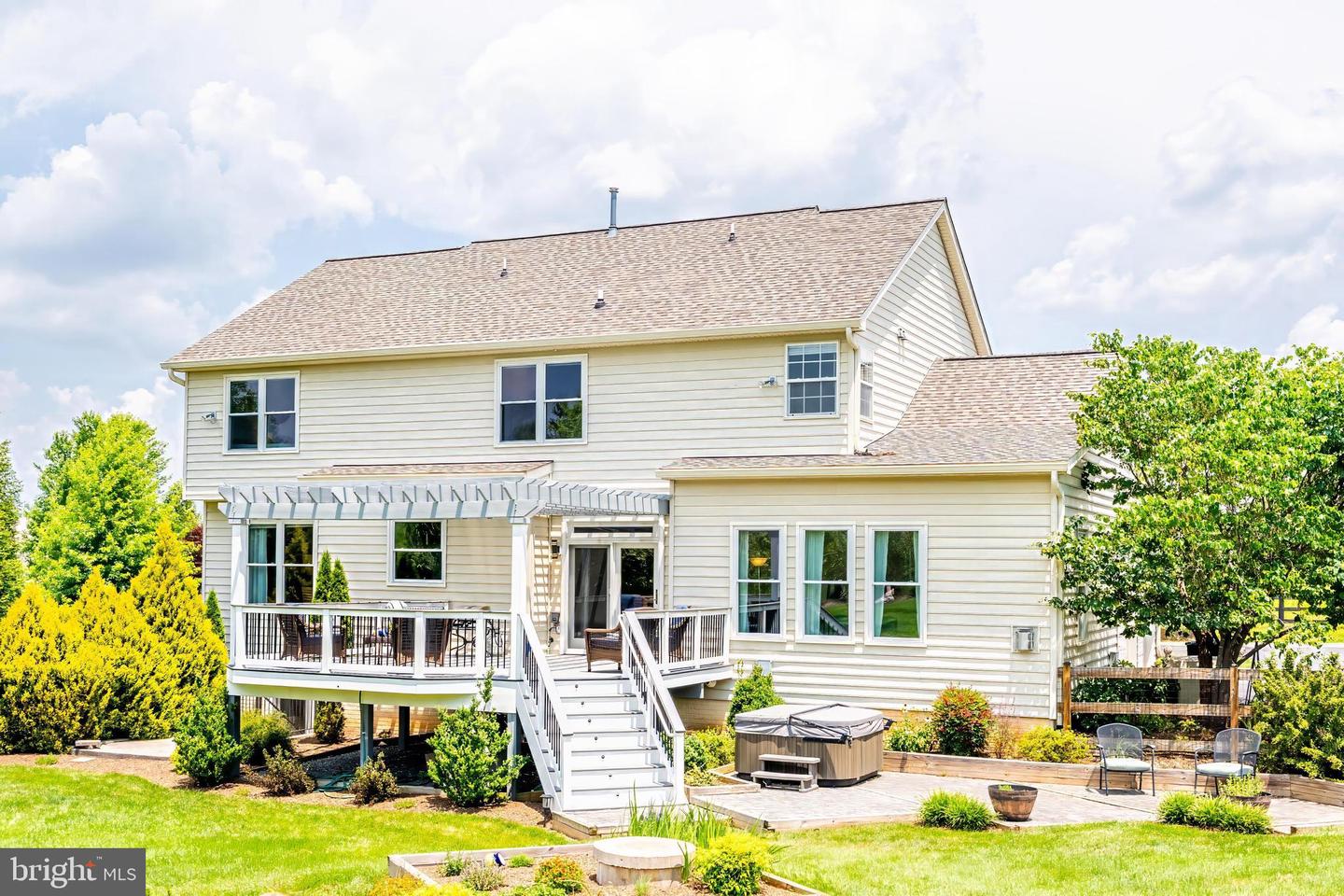 38795 DUTCHMANS KNOLL DR, LOVETTSVILLE, Virginia 20180, 4 Bedrooms Bedrooms, ,4 BathroomsBathrooms,Residential,For sale,38795 DUTCHMANS KNOLL DR,VALO2099688 MLS # VALO2099688