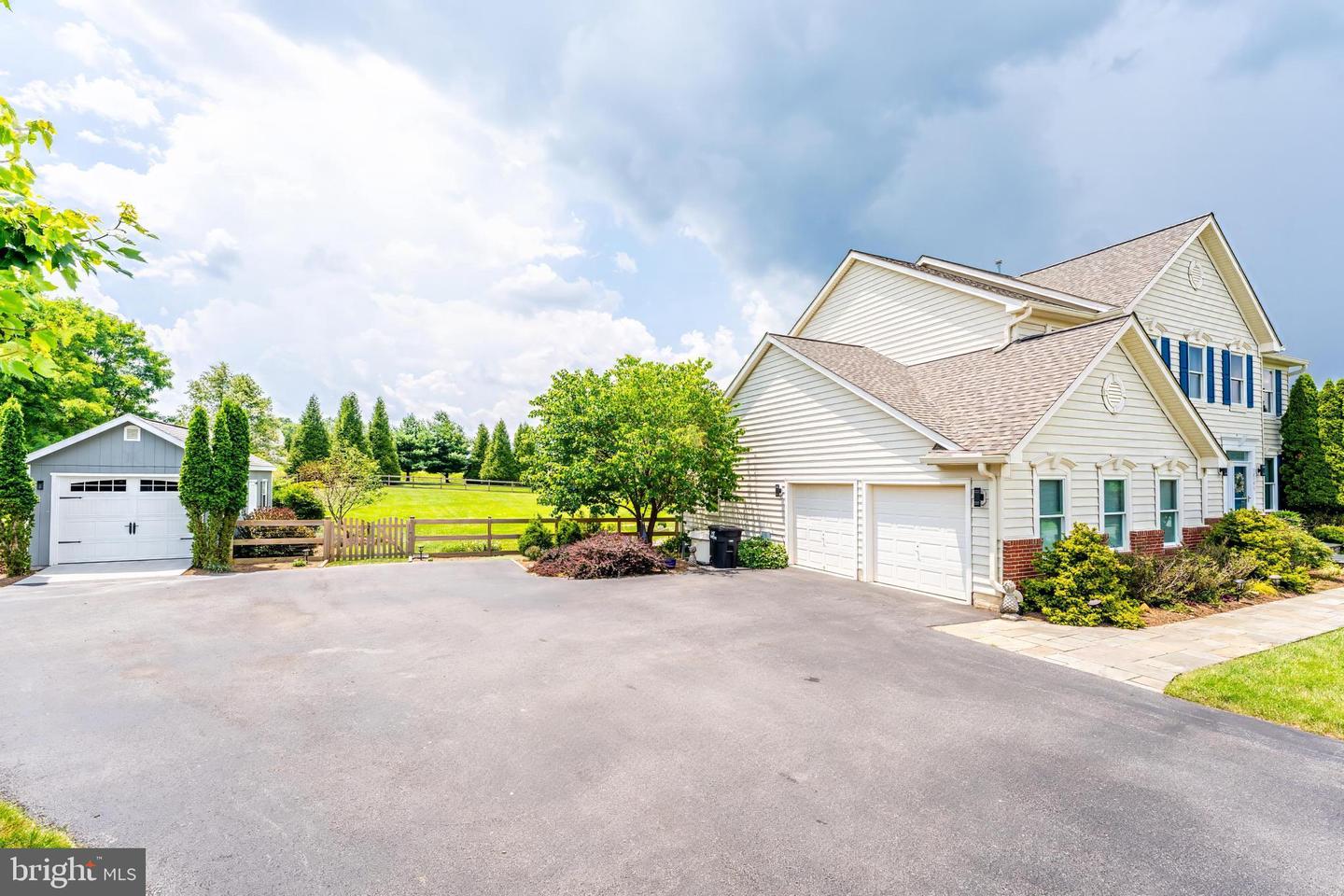 38795 DUTCHMANS KNOLL DR, LOVETTSVILLE, Virginia 20180, 4 Bedrooms Bedrooms, ,4 BathroomsBathrooms,Residential,For sale,38795 DUTCHMANS KNOLL DR,VALO2099688 MLS # VALO2099688