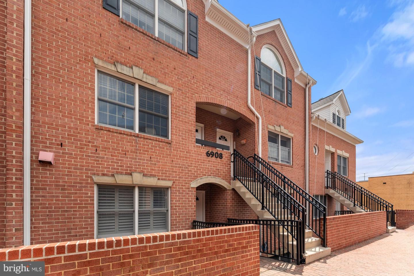 6908 FAIRFAX DR #202, ARLINGTON, Virginia 22213, 2 Bedrooms Bedrooms, ,2 BathroomsBathrooms,Residential,For sale,6908 FAIRFAX DR #202,VAAR2059422 MLS # VAAR2059422