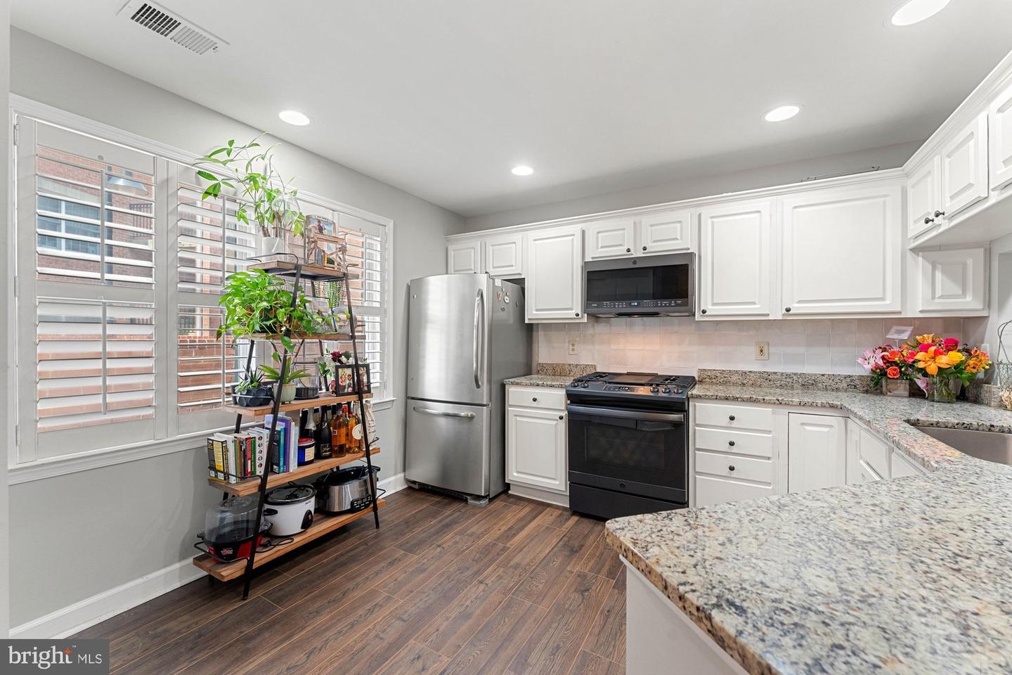 6908 FAIRFAX DR #202, ARLINGTON, Virginia 22213, 2 Bedrooms Bedrooms, ,2 BathroomsBathrooms,Residential,For sale,6908 FAIRFAX DR #202,VAAR2059422 MLS # VAAR2059422