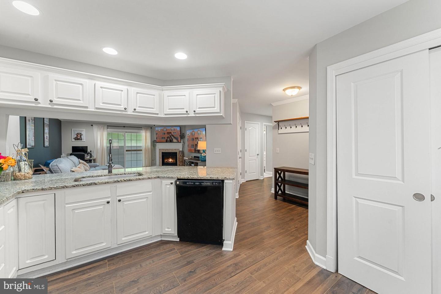 6908 FAIRFAX DR #202, ARLINGTON, Virginia 22213, 2 Bedrooms Bedrooms, ,2 BathroomsBathrooms,Residential,For sale,6908 FAIRFAX DR #202,VAAR2059422 MLS # VAAR2059422