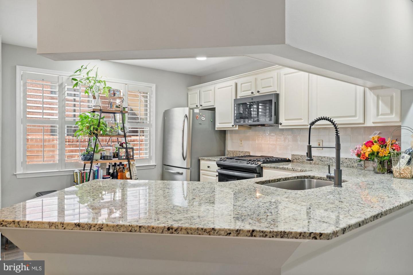6908 FAIRFAX DR #202, ARLINGTON, Virginia 22213, 2 Bedrooms Bedrooms, ,2 BathroomsBathrooms,Residential,For sale,6908 FAIRFAX DR #202,VAAR2059422 MLS # VAAR2059422