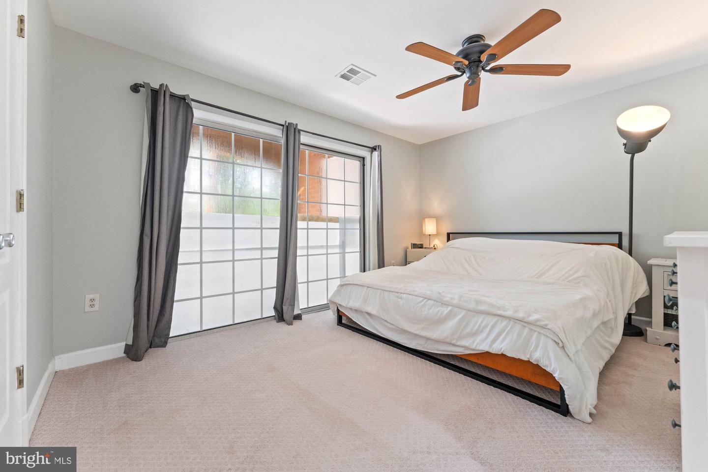6908 FAIRFAX DR #202, ARLINGTON, Virginia 22213, 2 Bedrooms Bedrooms, ,2 BathroomsBathrooms,Residential,For sale,6908 FAIRFAX DR #202,VAAR2059422 MLS # VAAR2059422