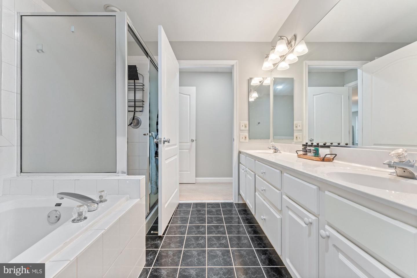 6908 FAIRFAX DR #202, ARLINGTON, Virginia 22213, 2 Bedrooms Bedrooms, ,2 BathroomsBathrooms,Residential,For sale,6908 FAIRFAX DR #202,VAAR2059422 MLS # VAAR2059422