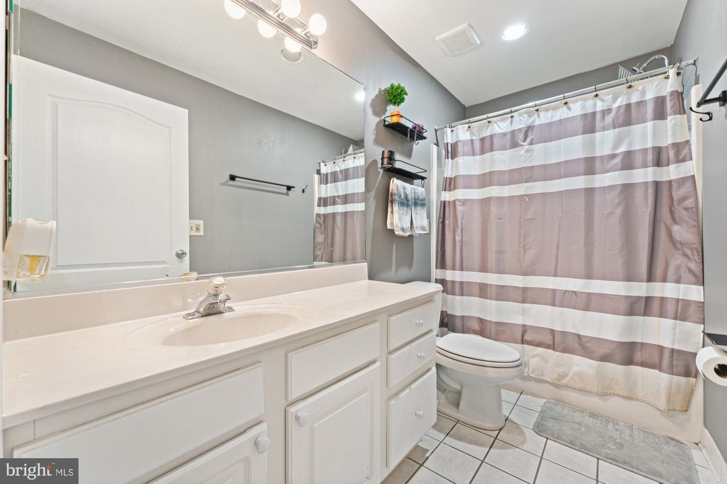 6908 FAIRFAX DR #202, ARLINGTON, Virginia 22213, 2 Bedrooms Bedrooms, ,2 BathroomsBathrooms,Residential,For sale,6908 FAIRFAX DR #202,VAAR2059422 MLS # VAAR2059422